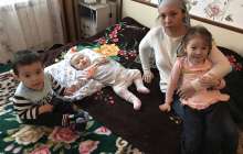 Азаттық жазған теміртаулық анаға билік пен белсенділер көмек көрсетті