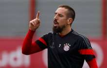 Франк Рибери бапкердің қолын алудан бас тартты