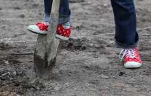 Тоқаев мектеп аумағын тазалап жүр – желіде 50 жыл бұрынғы видео жарияланды