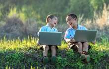 Тойда әншіге пародия жасаған қазақ баласы интернеттің жұлдызына айналды