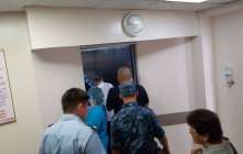 Екінші рет емханаға түскен күдіктіні қайтадан изоляторға әкетті