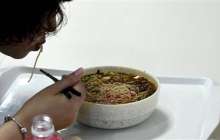 Бір ай бойы қытай кеспесін жеген қыз ауруханадан бір-ақ шықты