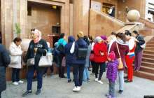 Астанада мүгедек баласы бар ондаған көп балалы ана баспана мәселесін шешуді талап етті