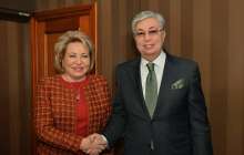 Тоқаев Валентина Матвиенконы Достық орденімен марапаттады