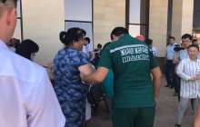 Шымкентте "әкімнің шығуын" талап еткен аналар "аштық жариялады"