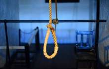 Алматыда ер адам ойын алаңында асылып қалды