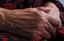 Ішімдік үшін 93 жастағы ерлі-зайыпты қариялардың үйін тонаған