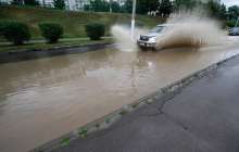 Шымкентте пәтерлерден су сорғалап, көшелерді шайып кетті – видео  