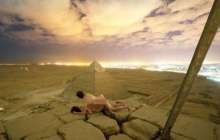 Фотограф Пирамиданың жанында жыныстық қатынасқа түсіп, видеоға түсірген