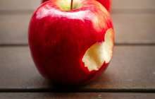 Ксения Рязанцева жарты жыл бойы баласына жемістен басқа тамақ бермейді