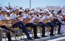 ұлттық аспапты әлемге кімдер танытты