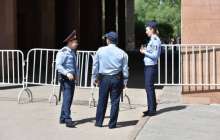 Үкімет үйінің алдында арнайы жасақ неге көбейді