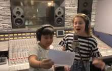 Ержан Максим мен Микелла Абрамова дуэт болып ән айтты