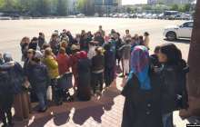 Ондаған наразы ана Назарбаев пен Тоқаев қатысатын форумға бара жатыр