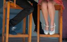 Қыз қыр соңынан қалмай қырындаған жігіттің сазайын берді – күлкілі видео