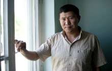 Ошта белгісіз біреулер Азаттық тілшісіне күш көрсетті (видео)