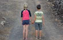 Петропавл тұрғыны балаларының қол-аяғын байлап, жүксалғышқа қамап кеткен