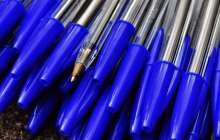 Батыс Қазақстанда 11 жасар оқушы сыныптасының көзіне қалам тығып алды