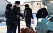 Түркістан облысында полицейлер мұқтаж отбасыларға азық-түлік үлестірді