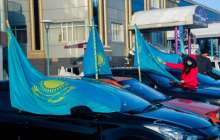 Қазақстандықтар Тәуелсіздік мерекесінде көшеге көк туды ұстап шықты (фото, видео)