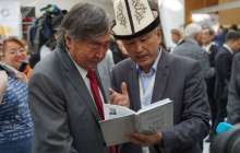 Сүлейменов Елбасының туысы болып кеткен жазушының жағдайы туралы айтты