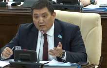 "Жалақым жетпейді": Депутат Бақытжан Базарбек бөліп төлейтін 8 несиесі бар екенін айтты