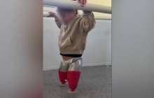 Астанада қос бірдей аяғынан айырылған Алуа протезбен алғашқы қадамын жасады (ВИДЕО)