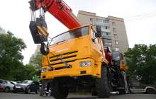 Нұр-Сұлтанда таңдаулы тұрғын үйдің маңында автокран аударылды