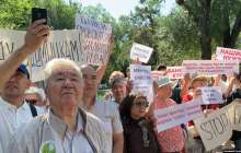 "Көзден таса жер". Билік бейбіт шеруге орынды шет жақтан берді