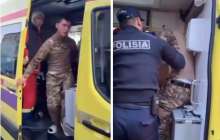 Атырауда полиция формасын киген мас ер адам жедел жәрдемде төбелес шығарды