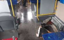 Алматы жаңалықтары: құдықтың қақпағы автобустың астын тесіп өтті