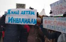 Нұр-Сұлтанда қырық шақты әйел Тоқаевтың шығуын талап етіп жатыр