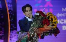 "Әлемнің халық әртісі": Димаш Ресейдің әйгілі әншілерін гүлсіз қалдырды