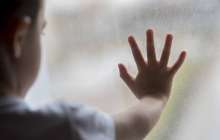 Анасы 10 жасар баласын бес күнге тамақсыз, жарықсыз қамап қойған