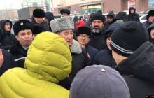 Ақтөбеде жүргізушілер шетелдік нөмірі бар көліктерді тіркеу процесін жеңілдетуді талап етті