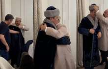 Нұрлан имам кәсіпкерге шапан жапты