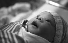 "Дәрігерлерді мазаламайын деп": Әйел моншада босанып, шақалақты суға батырып өлтірді