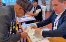 Сыр елінде ғасыр жасаған майдангер сайлауда алғашқы болып дауыс берді