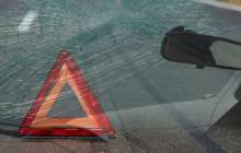 Жүргізушілер көз жұмды: Павлодарда қарама-қарсы келе жатқан көліктер соғылды