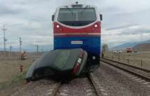 Қарағанды облысында пойыз бен көлік соқтығысып, үш адам қаза тапты