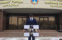 Нұр-Сұлтанда суретші "Ерекше елде тудым" атты қарсылық акциясын өткізді