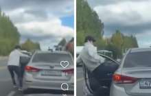 Жол үстіндегі дау: жүргізуші көлікті тепкені үшін жазаланды