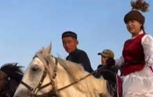 Астананы көру үшін Қытайдан атпен шыққан жұбайлар Қазақстанға жетті
