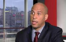 Сенатор Кори Букер демократтардың сайлау кампаниясынан шығып қалды