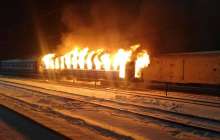 Нұр-Сұлтанда жүріп бара жатқан пойыз вагоны отқа оранды (видео)