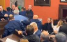 Грузиядағы Парламент отырысында үлкен төбелес болды (видео)