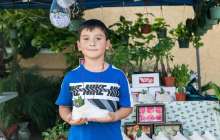 Кедей отбасынан шыққан 8 жасар бала анасына үй алып берді: Жеке кәсібін ашқан