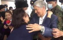 «Келші, өзіңді құшақтайыншы»: Атамбаев пен әйелінің қарым-қатынасы жұртты сүйсіндірді