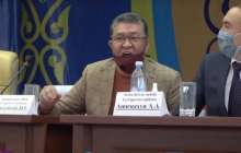 "Дәрігер болғасын артық кеттім": Үстелді тоқпақтап тұрып ақырған маман кешірім сұрады