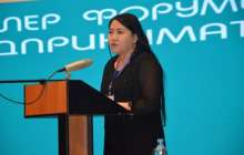 “Қазақстан халқына” қорының басшысы қымбат киімдермен көзге түсті